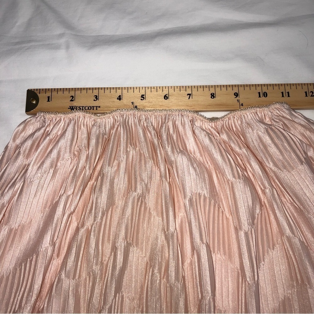 Vintage Half Slip Size M Made in USA Blush Peach Pink Crinkle Texture - Picture 7 of 8